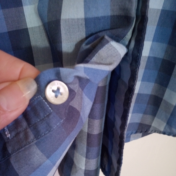 Van Heusen classic fit short sleeve button down with checkerboard pattern - Picture 4 of 8